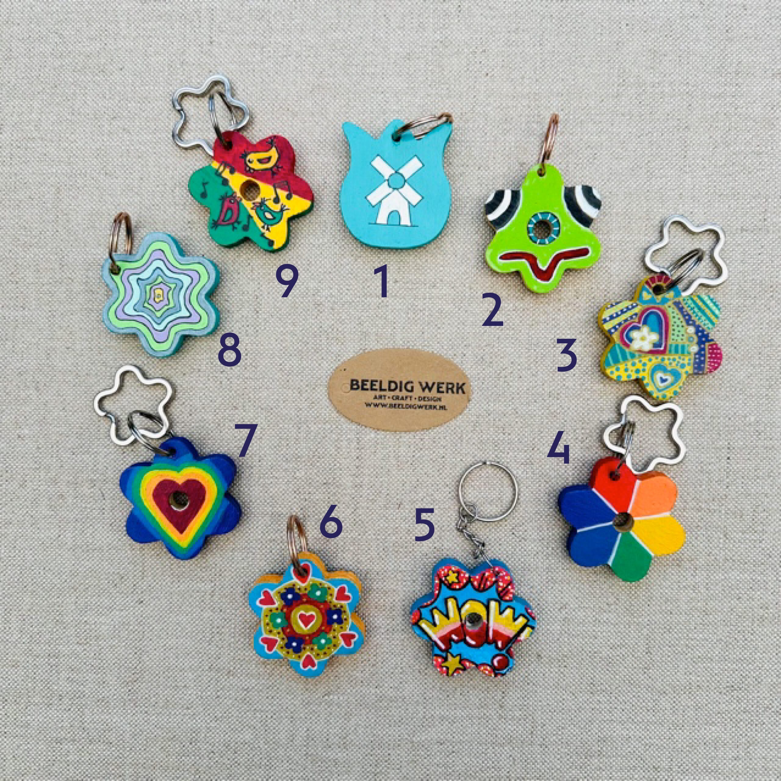 Houten bloemen sleutelhanger 1-9